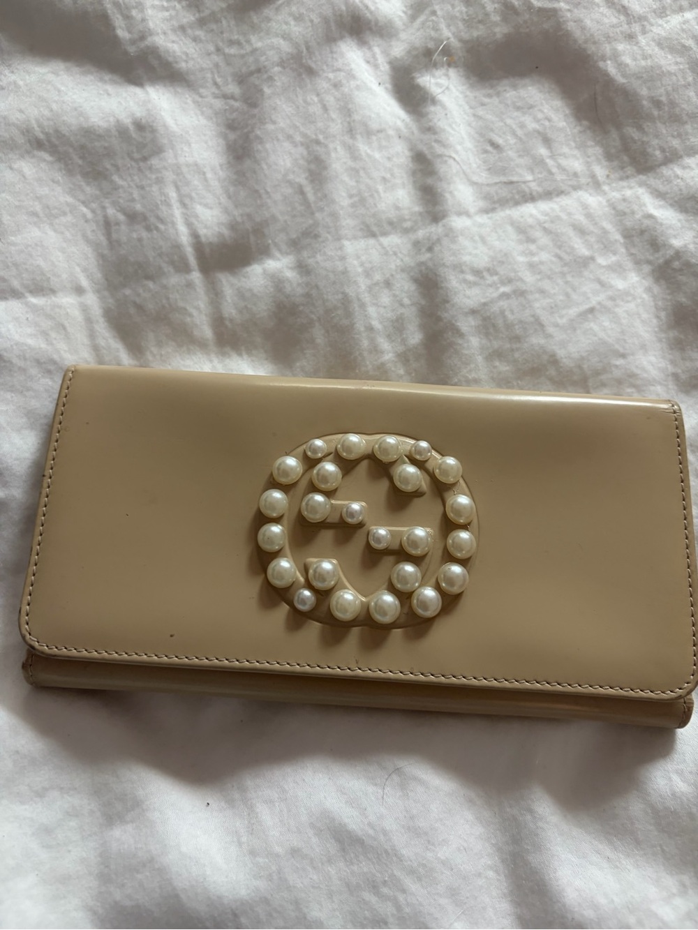 Gucci Beige Pearl-Embellished Continental Clutch Wallet immaculate